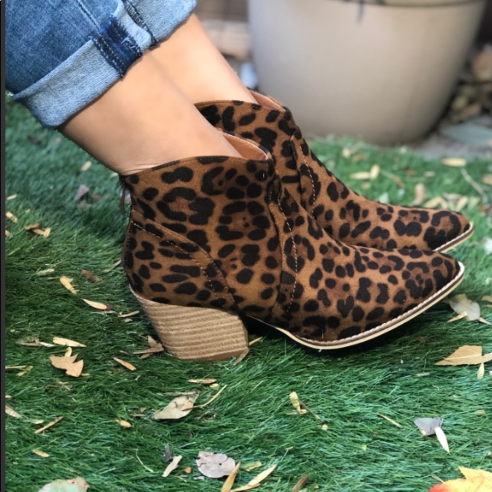 Faux suede Leopard Print Ankle Booties - Picture 5 of 9